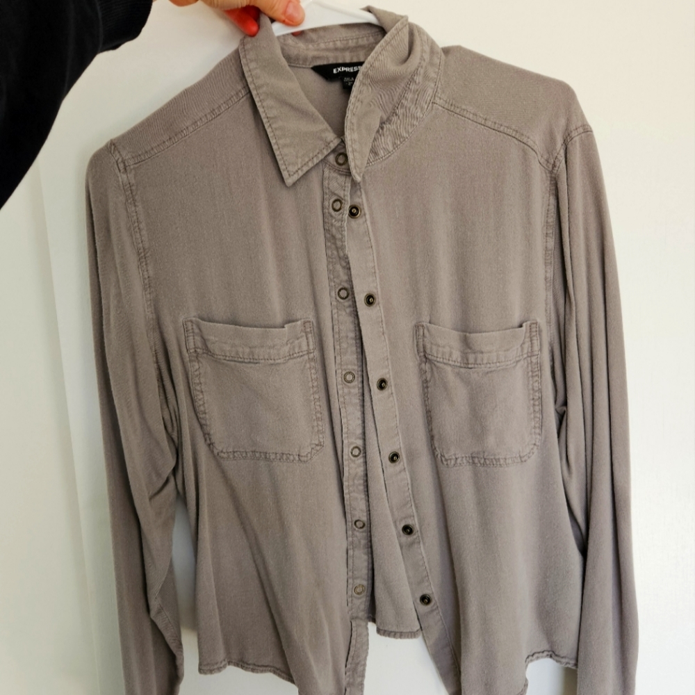 Express button shirt